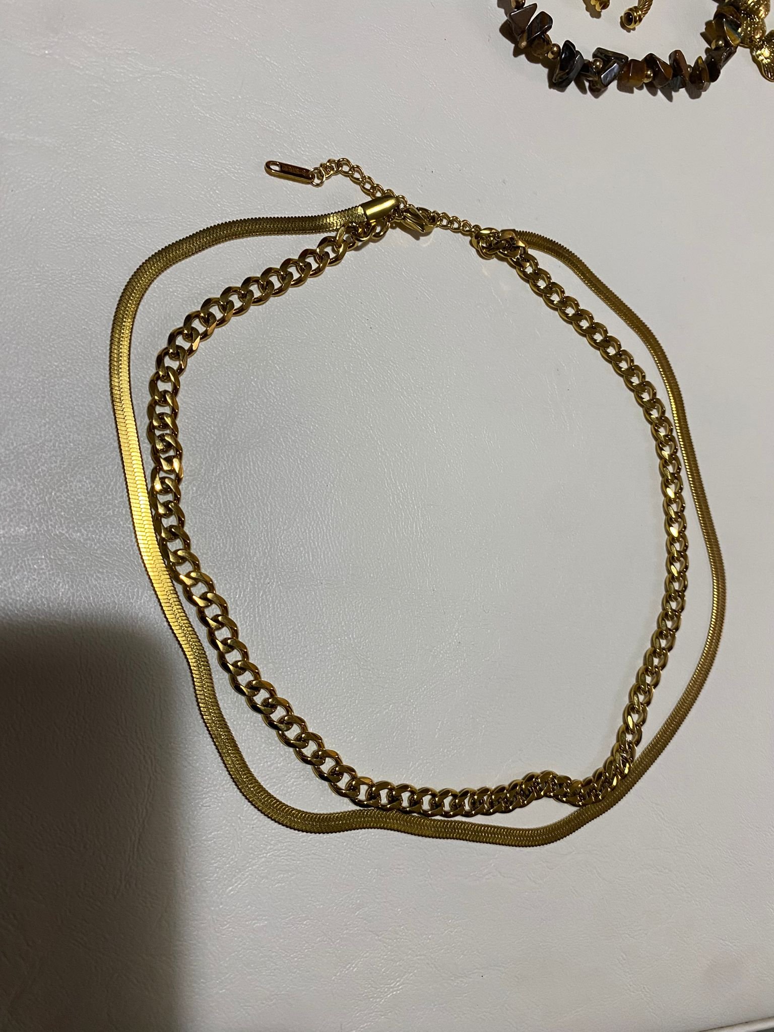 عقد سنيك وجنزير ستانلس مطلي ذهب (العقدين ملحقات ببعض)