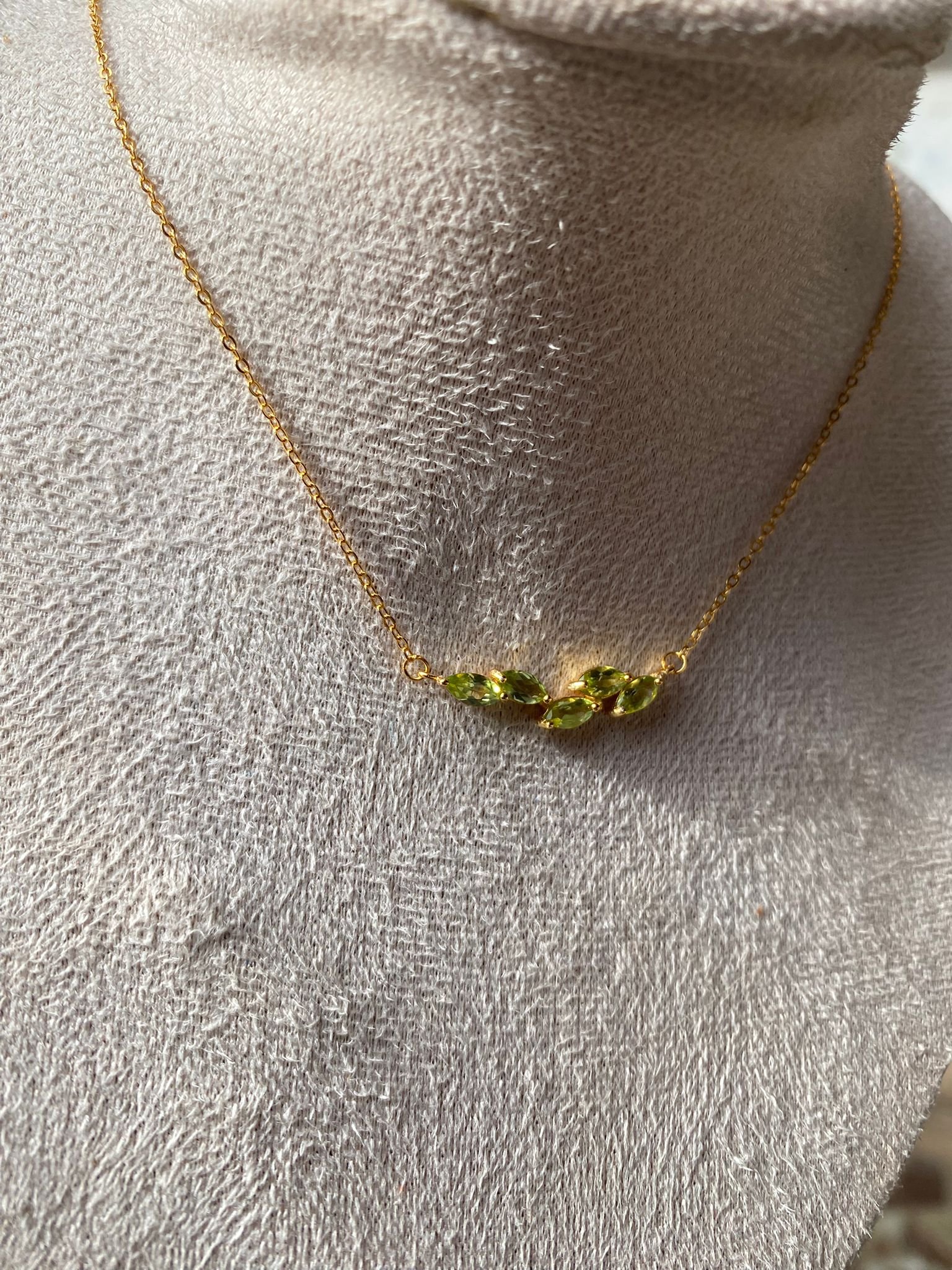 سنسال زبرجد طبيعي (حجر السعادة) وفضة اصلية مطلية ذهب