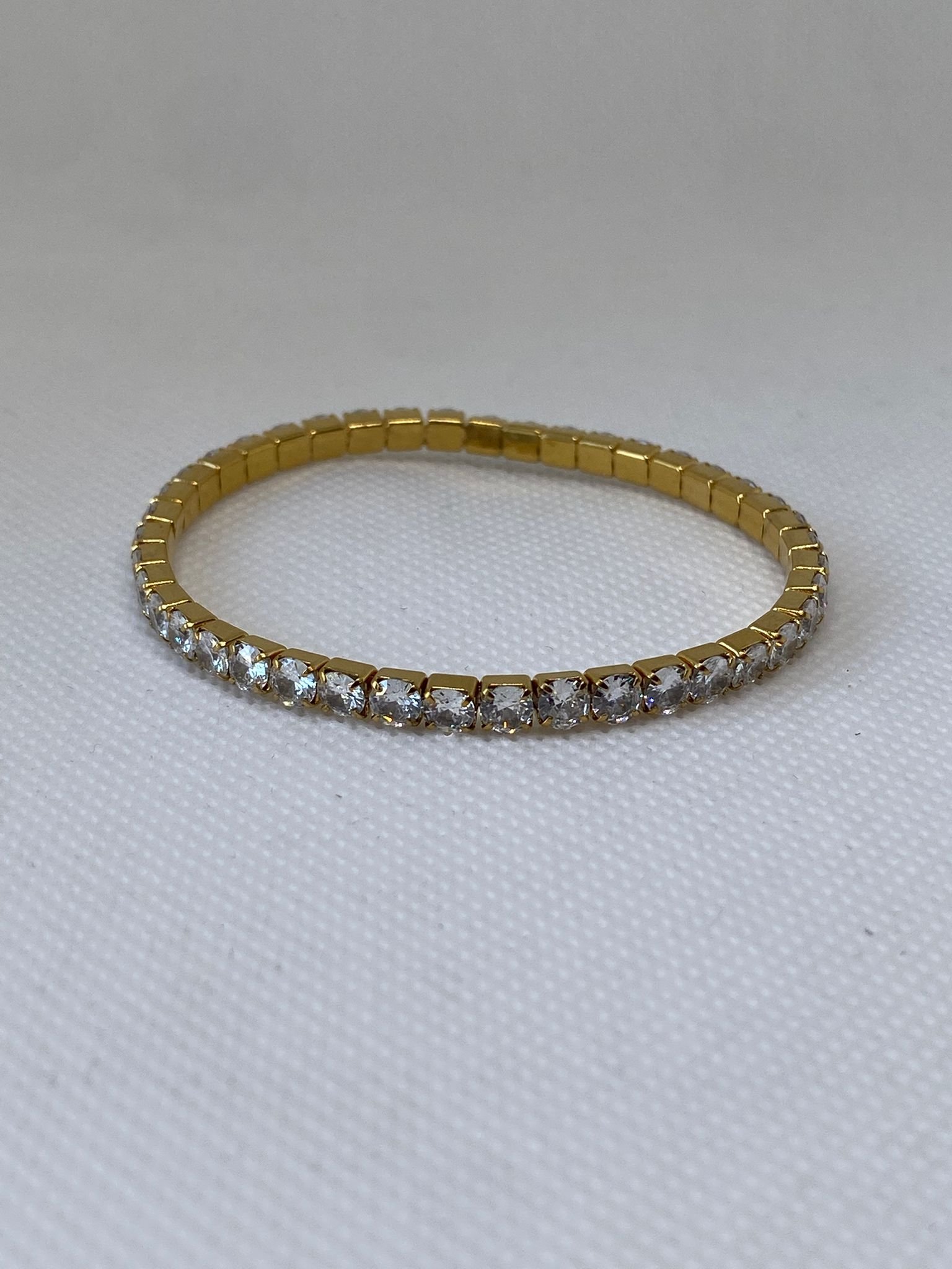 اسوارة ستانلس مطلية بالذهب وزركون