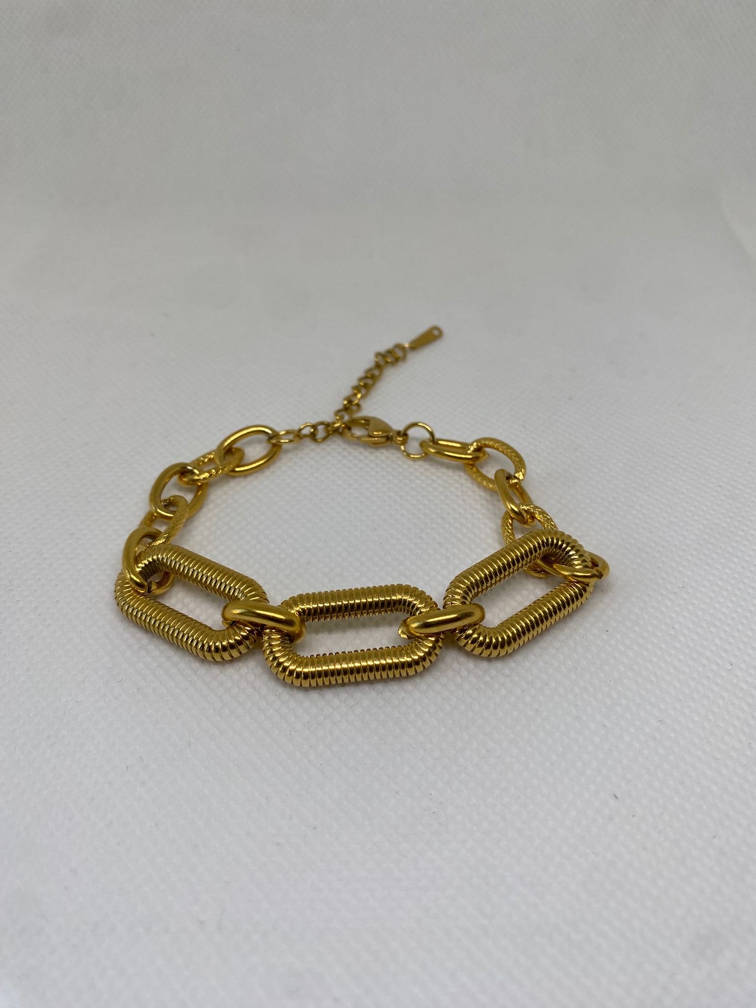 اسوارة ستانلس مطلية بالذهب